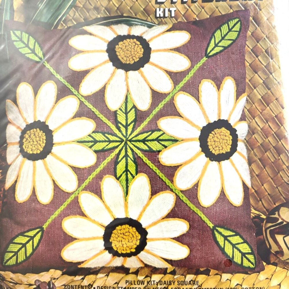VINTAGE Crewel Creative Daisy Square Embroidery Pillow Kit Vintage Needlecraft F